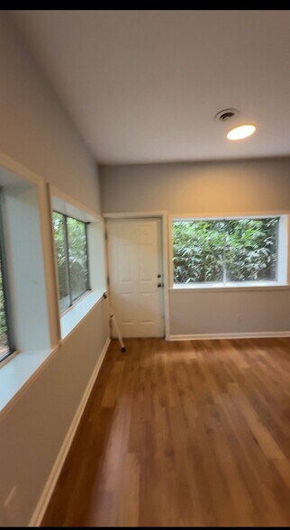 Building Photo - 44 Davie Cir