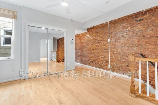Building Photo - 1217 Duncan Pl NE