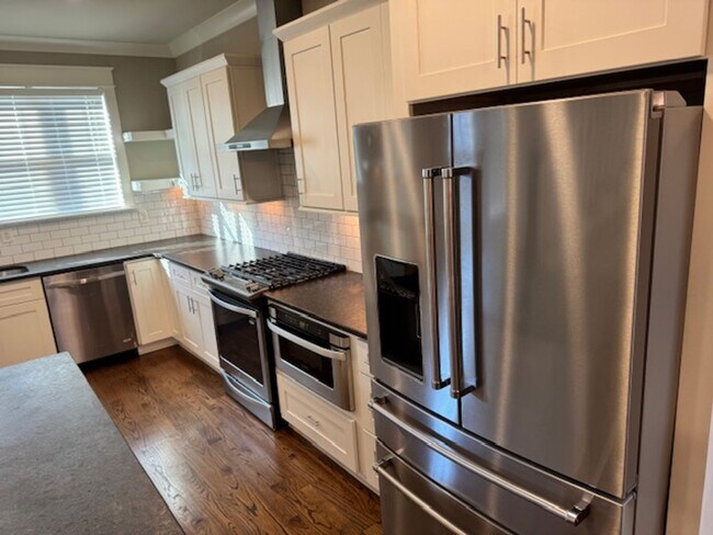 Building Photo - Beautiful custom home in East Nashville!