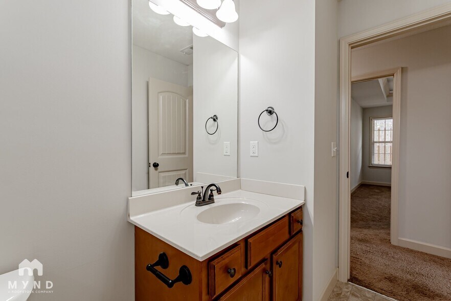 Building Photo - 352 Robin Helton Dr