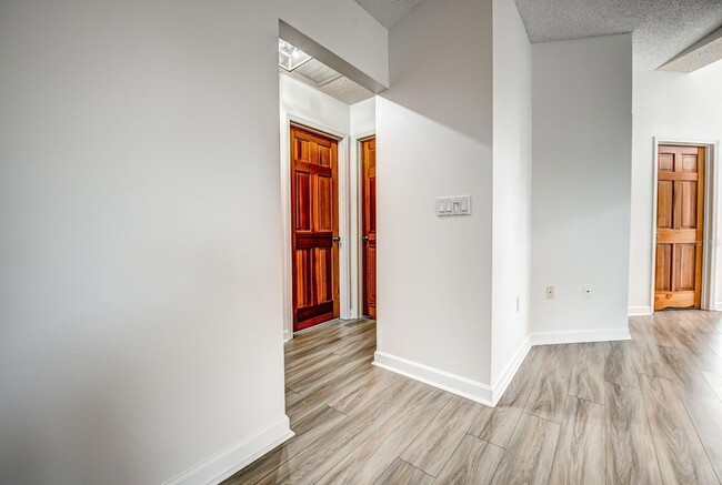 Building Photo - 12 Brentwood Ln