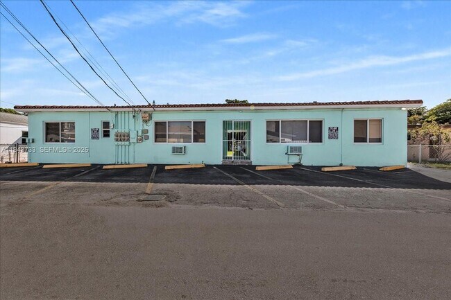 Building Photo - 1839 Funston St