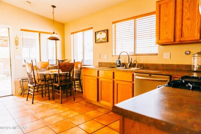 Building Photo - 1651 N Pima Ct