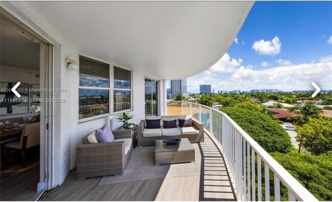 Building Photo - 1555 N Treasure Dr