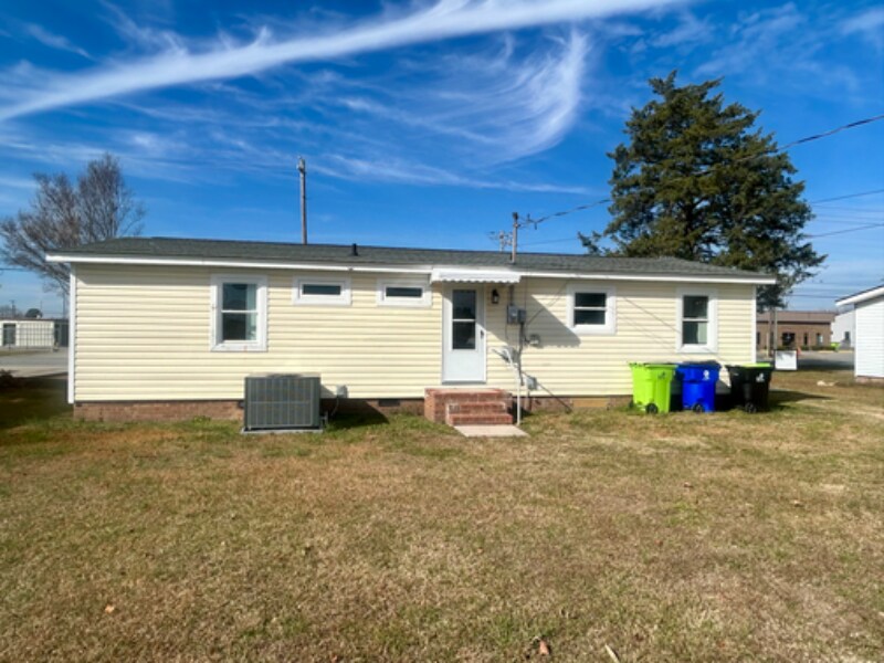 Building Photo - 403 S Market St