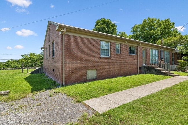Building Photo - 241 Old Rome Pike