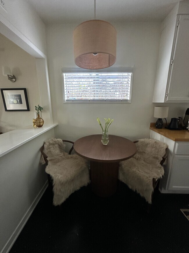 Building Photo - 617 Woodlawn Ave