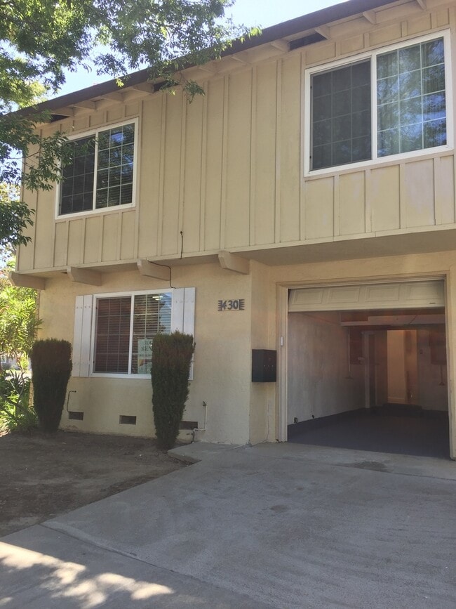 Building Photo - 44-2201