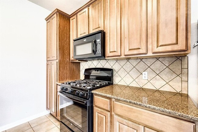 Building Photo - Beautiful 2 BR / 2.5 BA Home for Rent in K...