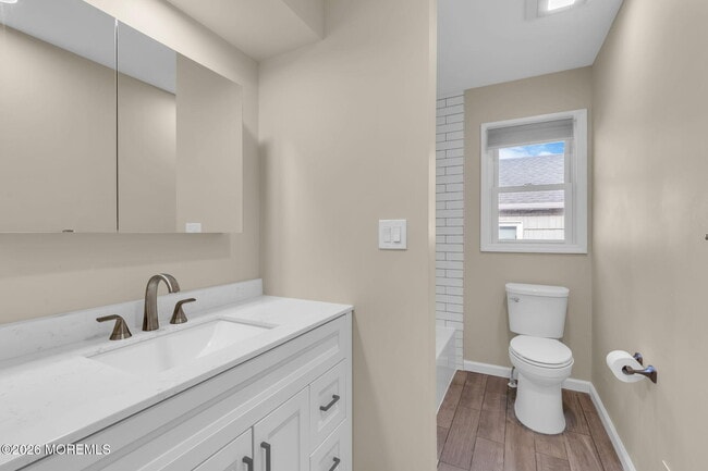 Building Photo - 404 9th Ave