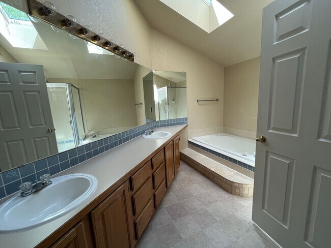 Building Photo - Wonderful Home in Central Ft. Collins