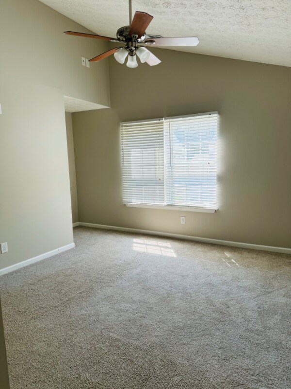 Building Photo - 208 Oak Grove Way