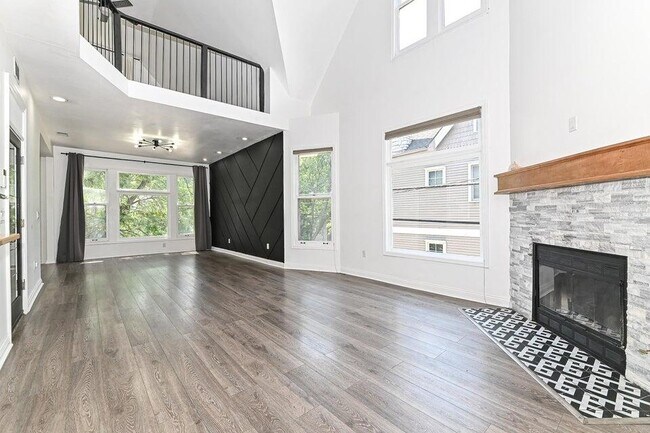 Building Photo - 118 W Reservoir Ave