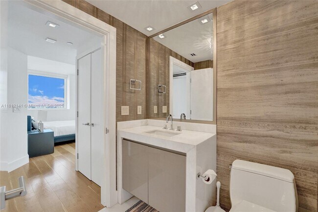 Building Photo - 17875 Collins Ave