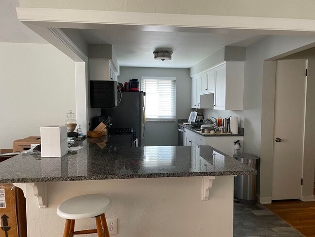 Building Photo - cen47