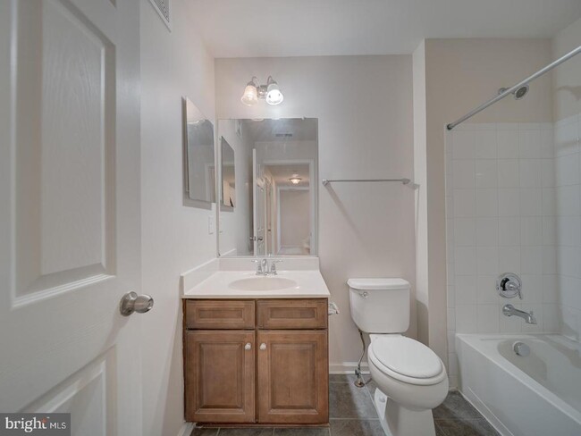 Building Photo - 45818 Winding Branch Terrace