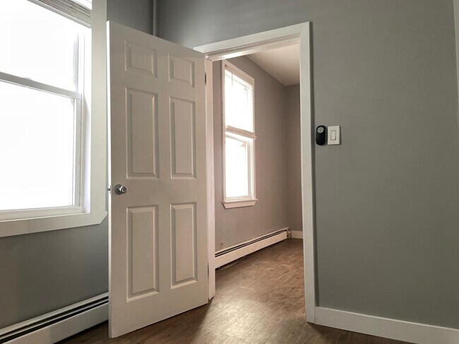 Building Photo - 418 3rd St