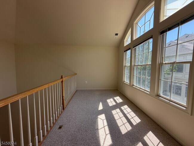 Building Photo - 117 Crown Ct