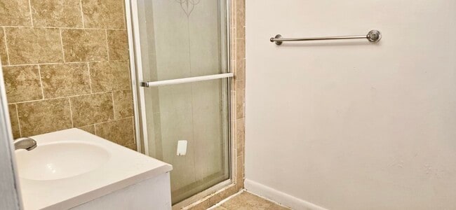 Building Photo - 2325 Johnson St