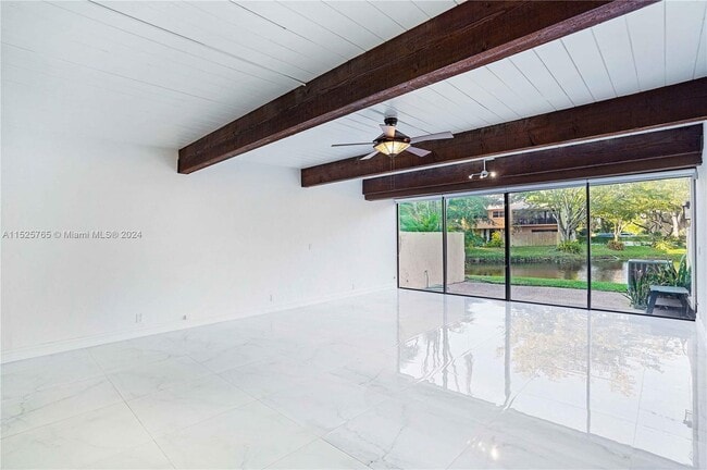Building Photo - 701 E Coco Plum Cir