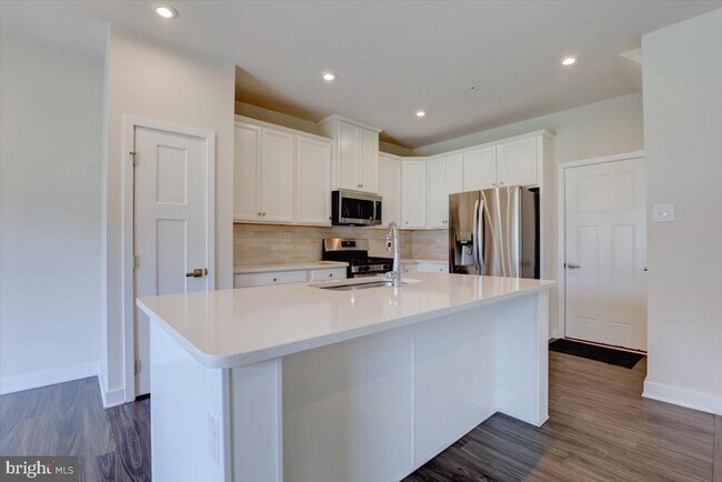 Building Photo - 1050 Moscariello Ln