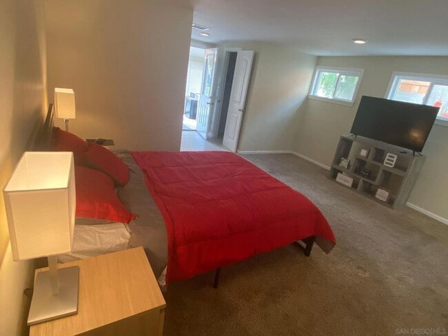 Building Photo - 5442 San Onofre Terrace