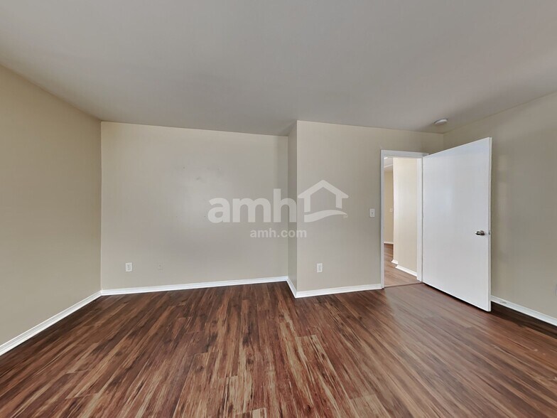 Building Photo - 503 Ravenstone Ln
