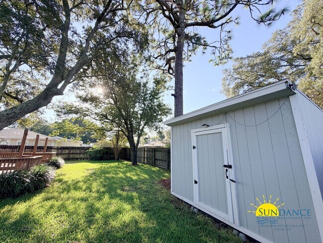 Building Photo - 723 Clark Dr