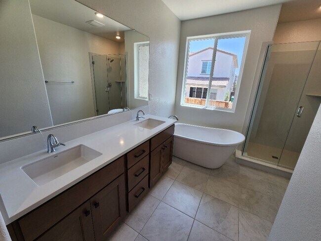 Building Photo - Introducing Your New Dream Home