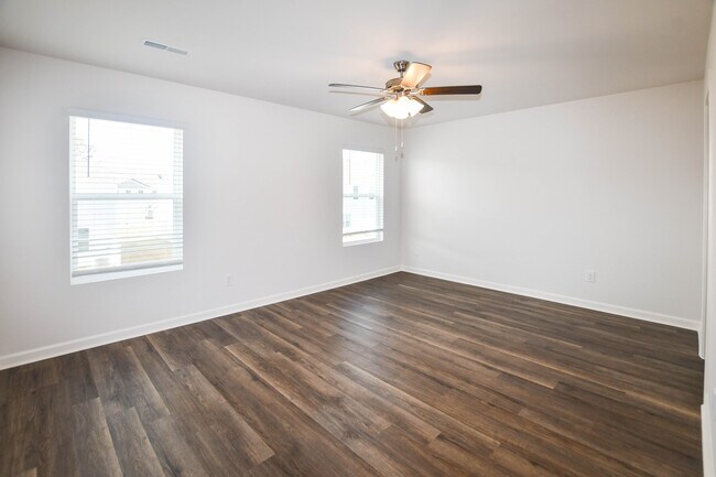 Building Photo - 130 Maple Spring Trl