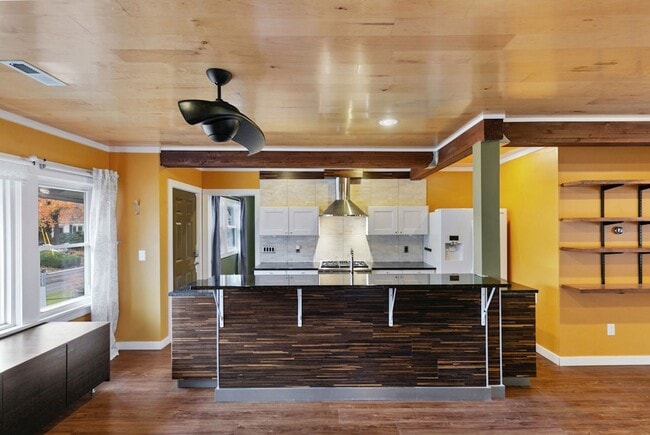 Building Photo - Classic Portland Bungalow