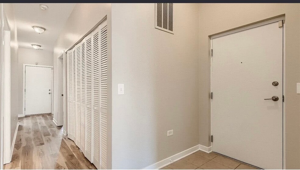 Building Photo - 4108 S Drexel Blvd