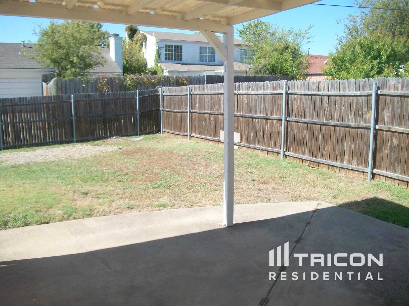 Building Photo - 9215 Sophora Dr