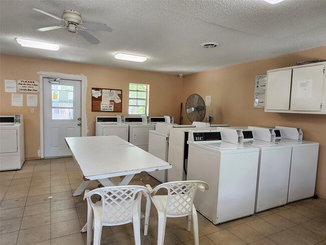 Building Photo - 475 SE 8th St