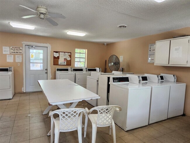 Building Photo - 475 St