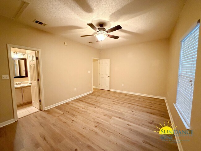 Building Photo - Updated 2 Bedroom Home in Fort Walton Beach!