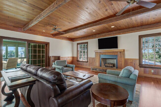 Building Photo - Private, Low Country Residence for Rent!