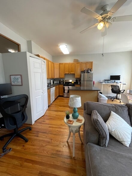 Building Photo - 1459 N Milwaukee Ave