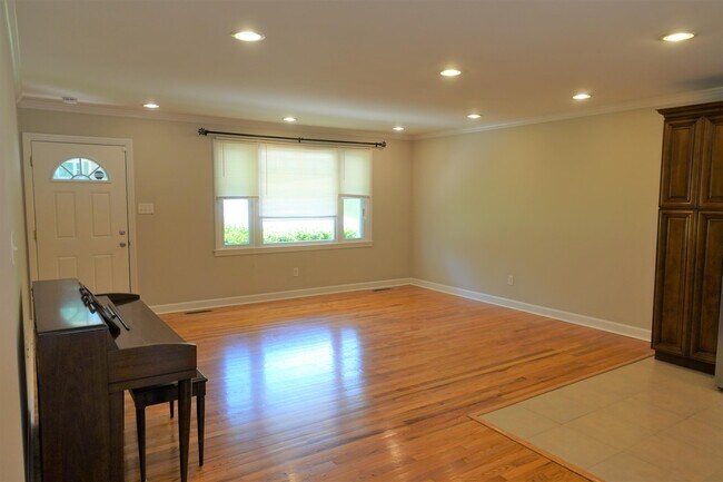 Building Photo - 115 Konnarock Cir