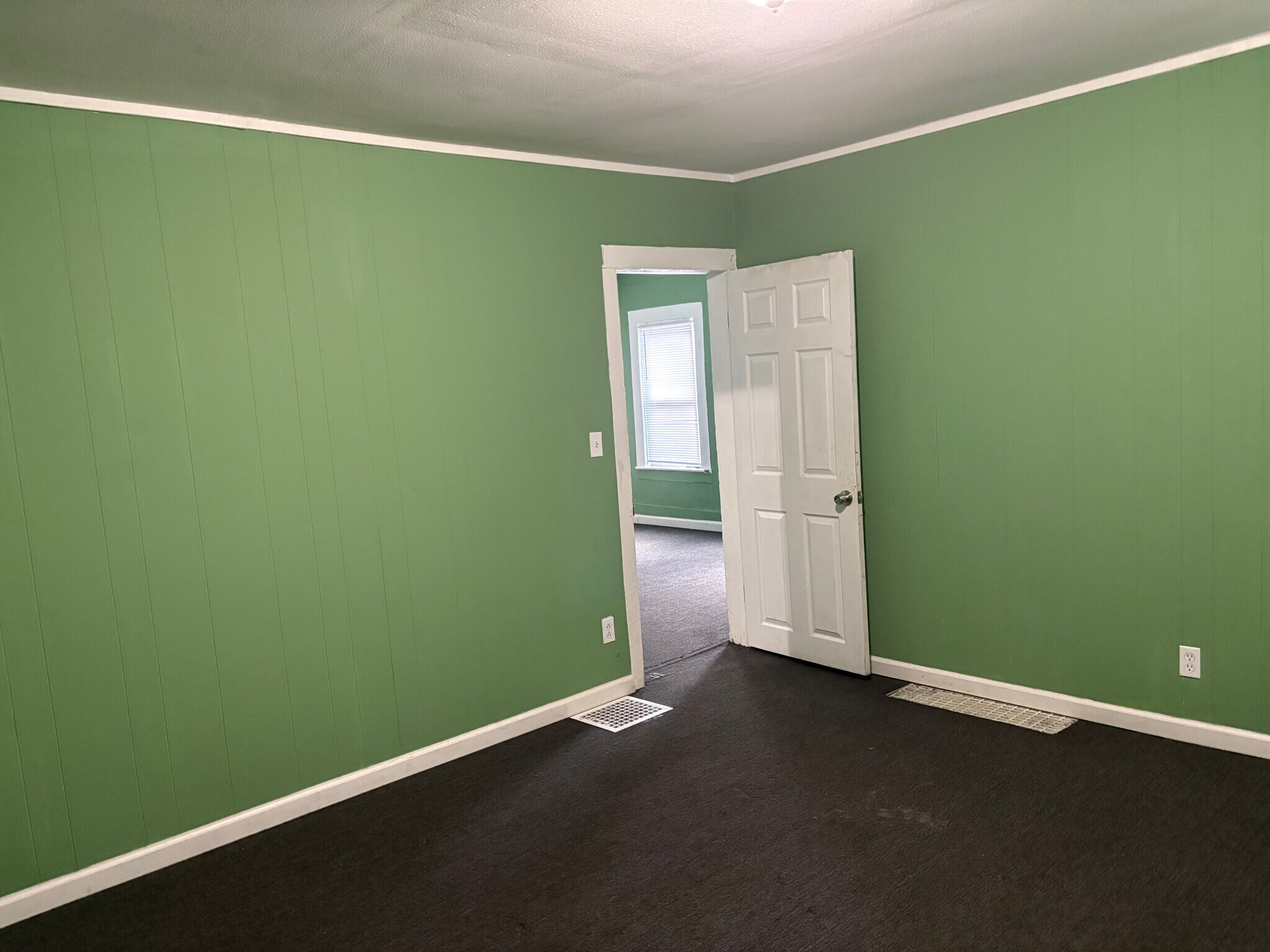 Building Photo - 233 Lakeview Ave