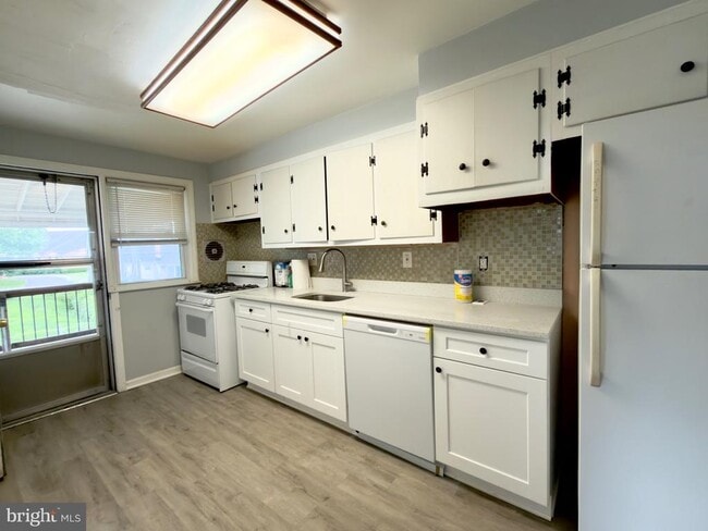 Building Photo - 5143 Westland Blvd