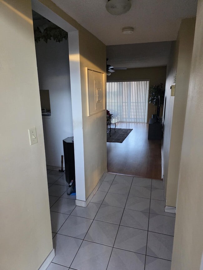 Building Photo - 3048 Sunrise Lakes Dr E