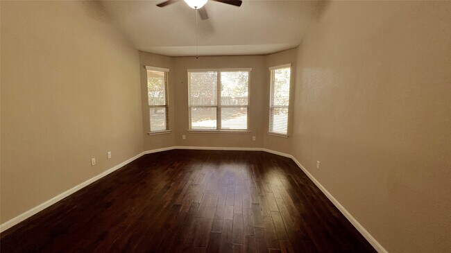 Building Photo - 208 Forest Peak Way