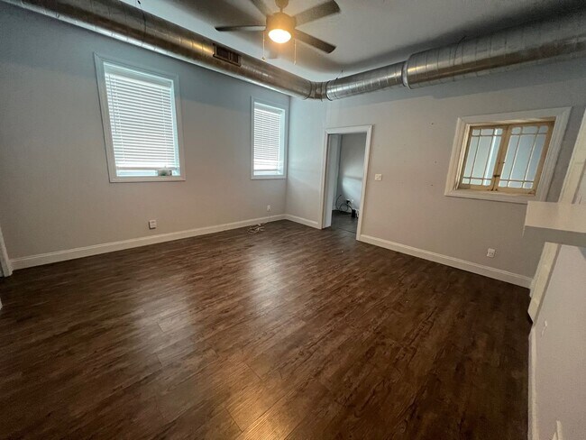 Building Photo - Historic Loft apartment