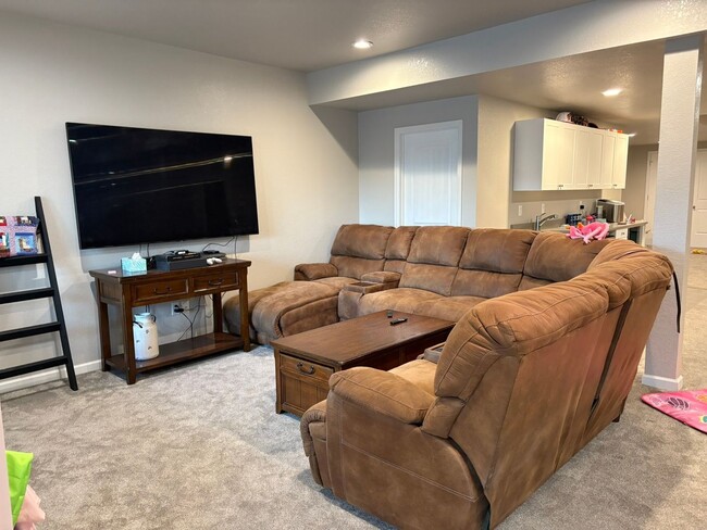 Building Photo - Spacious 4BR House in Fort Lupton