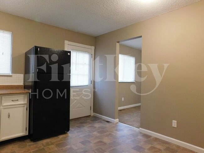 Building Photo - 2489 Millvalley Dr