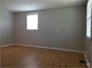 Building Photo - 2 bd 1 ba duplex in a Great Location