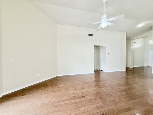 Building Photo - 27519 Sky Lake Cir