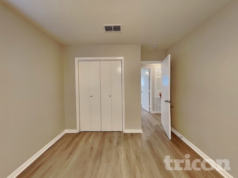 Building Photo - 902 Woodbrook St