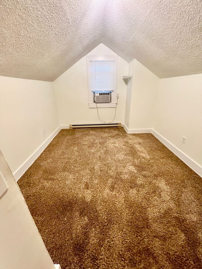Building Photo - Inglewood 1 Bedroom Upstairs Apartment $10...